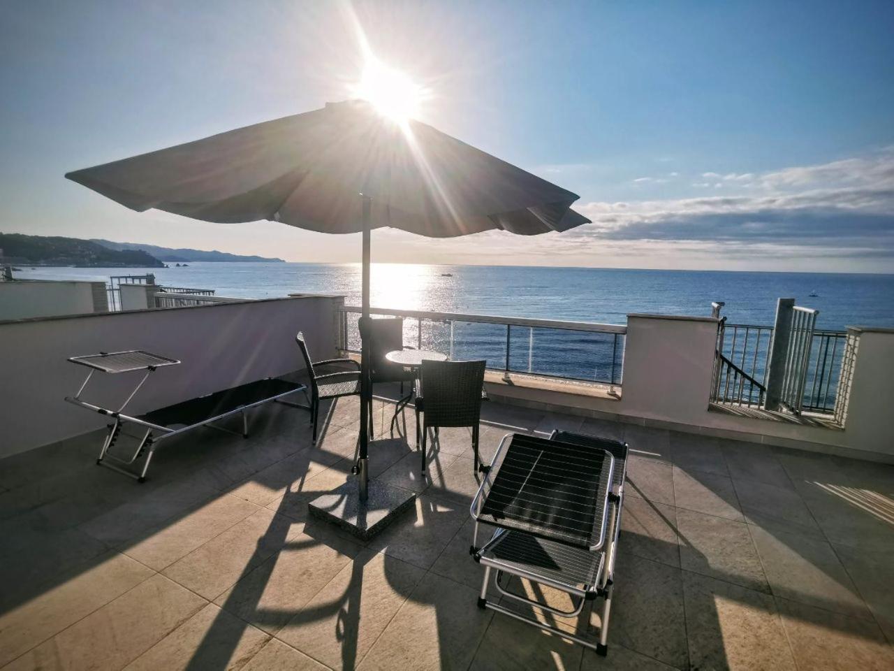 Seafront Apartment In 布拉内斯 外观 照片